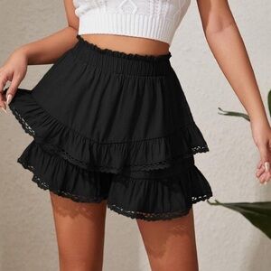 NWOT Women's Black Tiered Ruffle Mini Skorts M